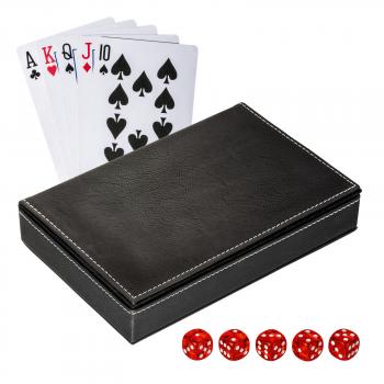 Spielkarten Set mit fünf Würfeln